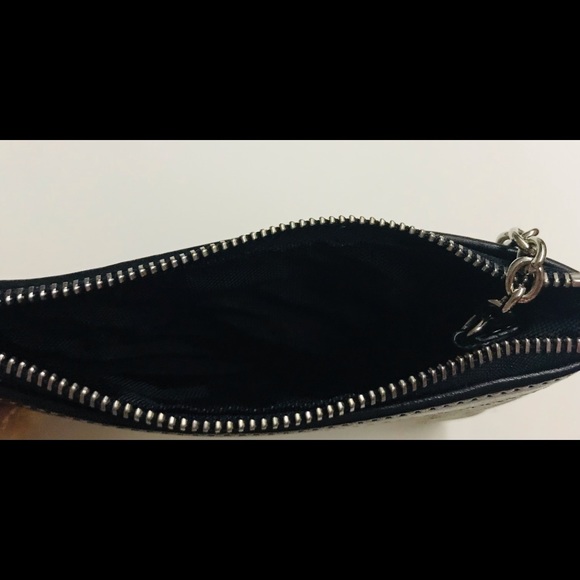 New Dooney & Bourke Wristlet or Clutch with Keychain - Picture 7 of 12